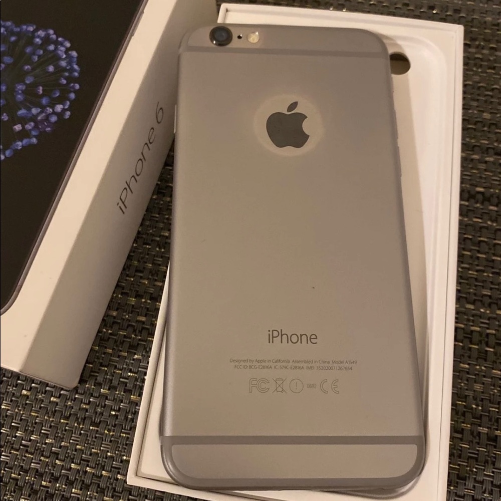 iPhone 6 - Picture 3 of 3